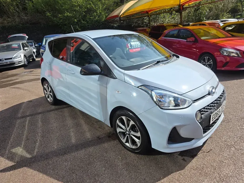 Used Hyundai i10 100 HP (73 kW) 2019 Grey Hatchback