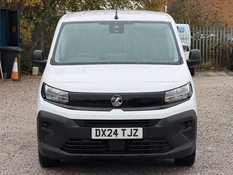 Used Vauxhall Combo S 100 HP (73 kW) 2024 White Van
