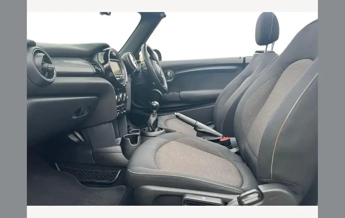 Usado Mini Cooper Cabriolet 136 HP (100 kW) 2017 Branco Cabrios
