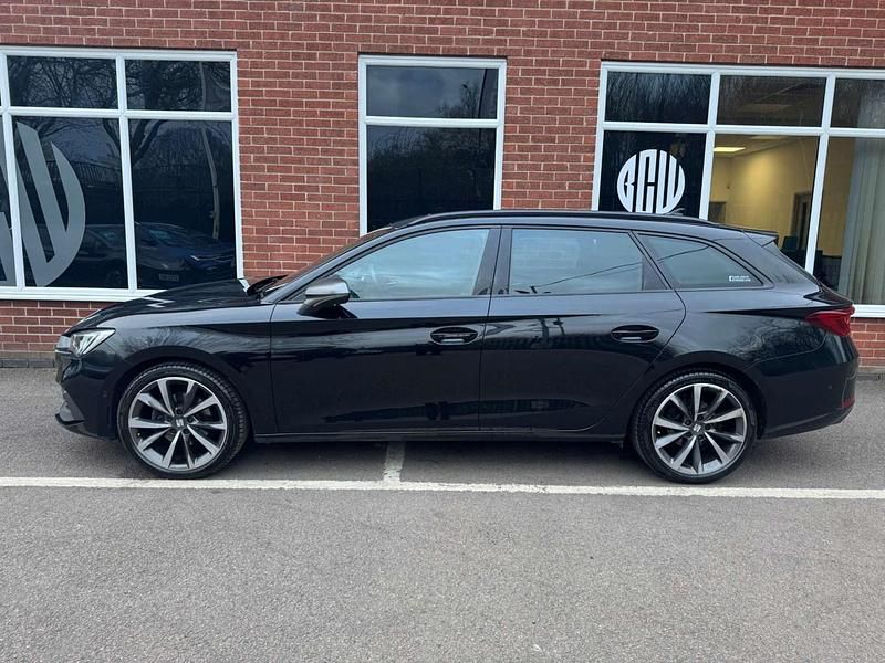Used Seat Leon FR Sport 130 HP (95 kW) 2021 Black Estate