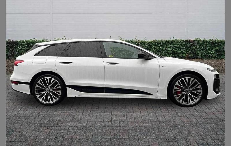 Ny Audi e-tron Comfort 210 kW (286 HK) 2025 Vit SUV