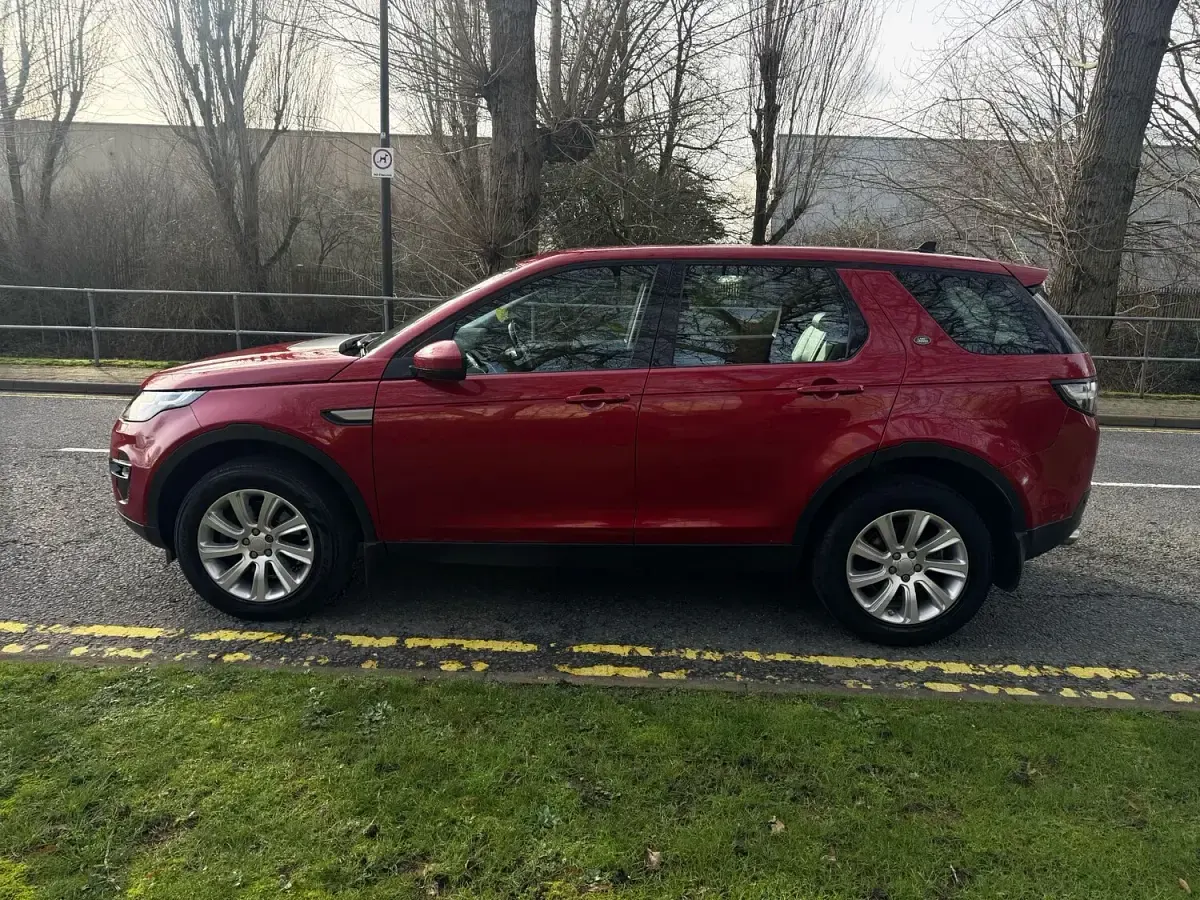 Used Land Rover Discovery 4 SE 2016 Red SUV