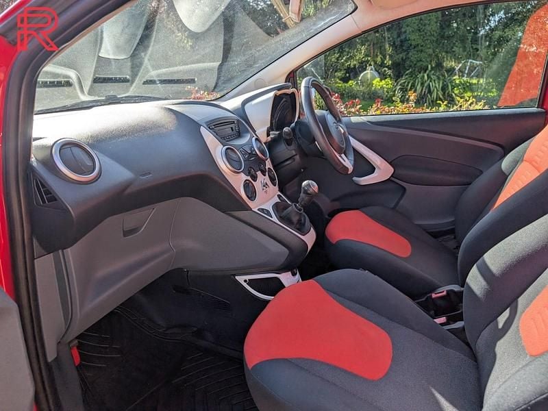 Used Ford Ka Zetec 69 HP (50 kW) 2014 Red Hatchback