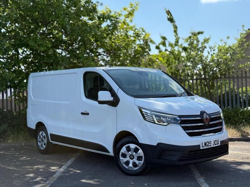 Solid glacier white New 2025 Renault Trafic Van | £20,990 - Image 1/4