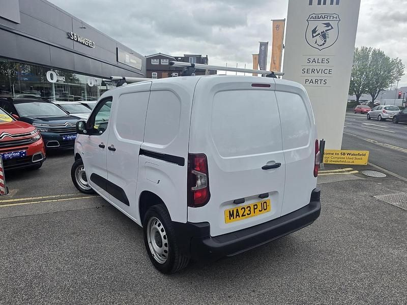 Second-hand Peugeot Partner Premium 102 CP (75 kW) 2023 Alb Monovolum