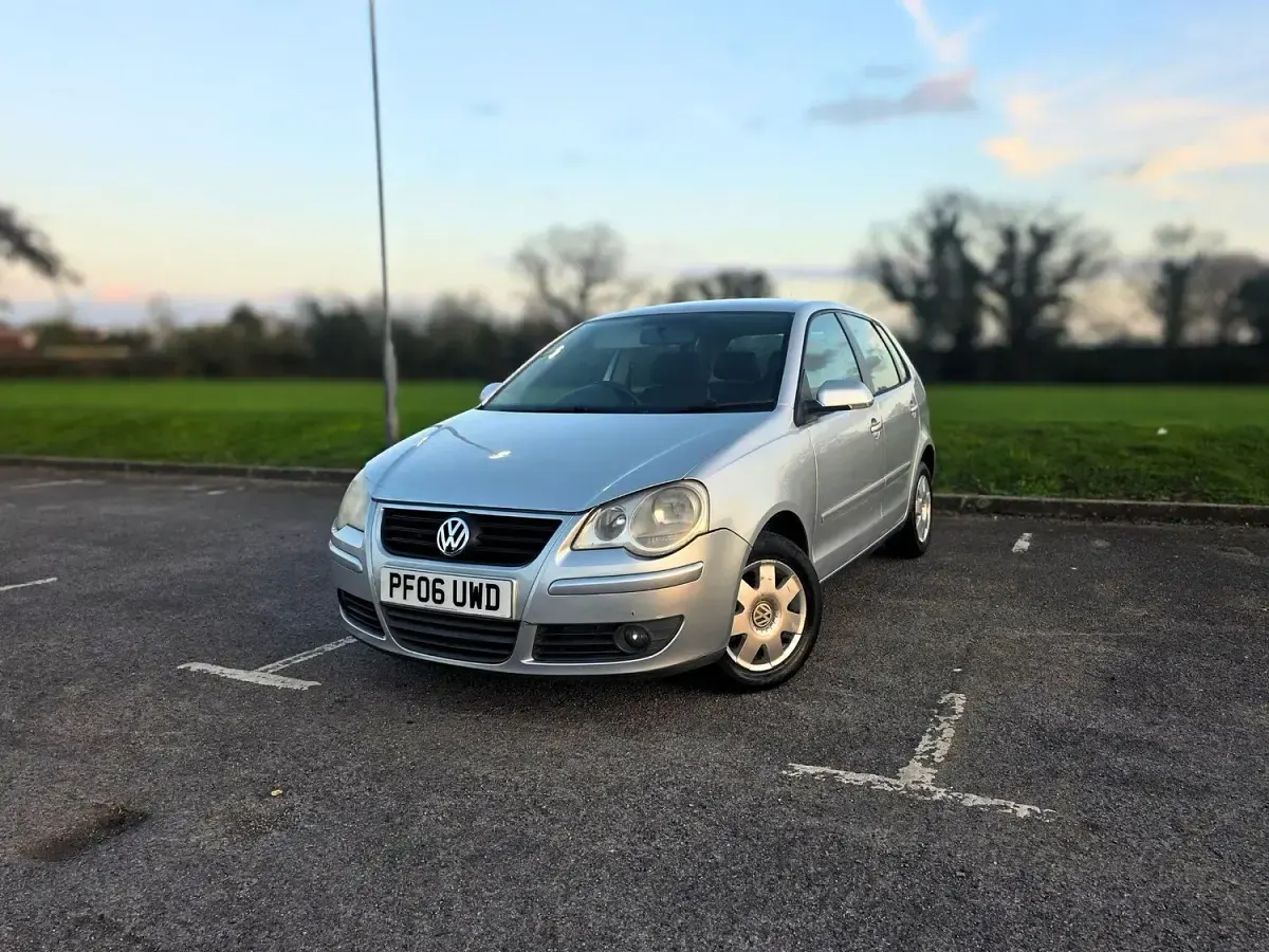 Used VW Polo S 64 HP (47 kW) 2006 Silver Hatchback