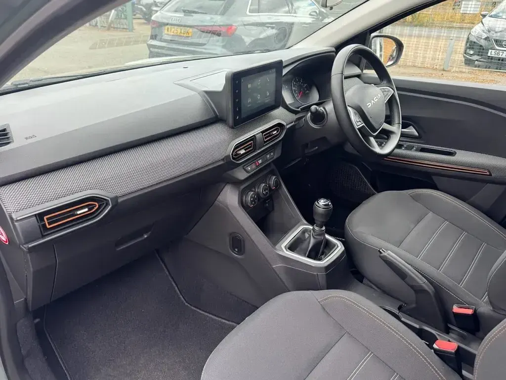 Used Dacia Sandero Expression 90 HP (66 kW) 2023 Green Hatchback