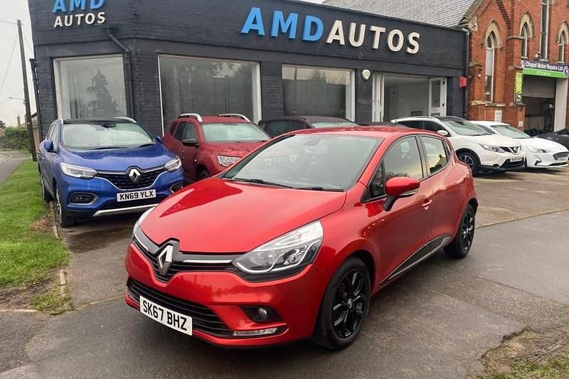 Used Renault Clio IV Dynamique 2017 Red Hatchback