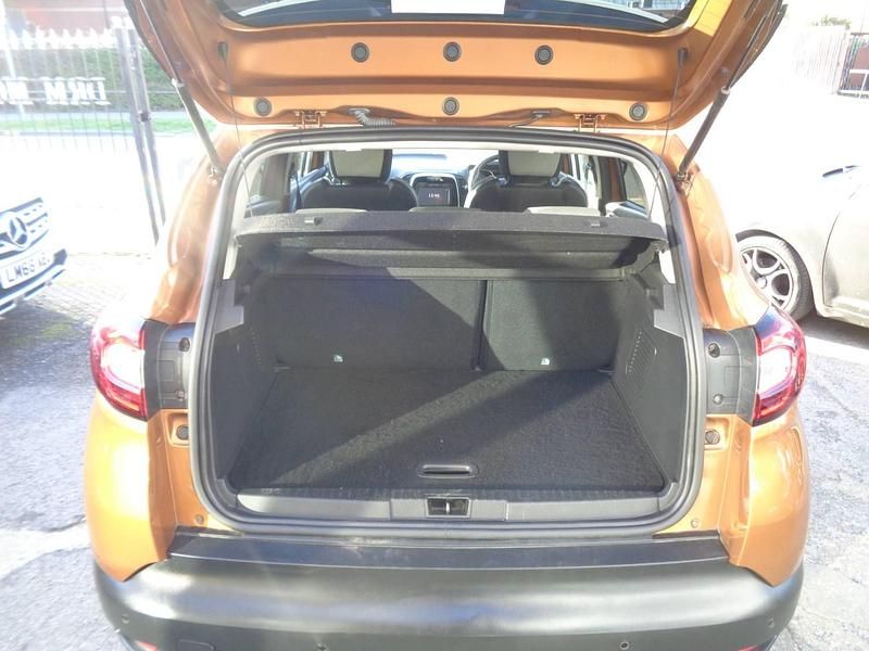 Used Renault Captur Iconic 2018 Orange/cream SUV
