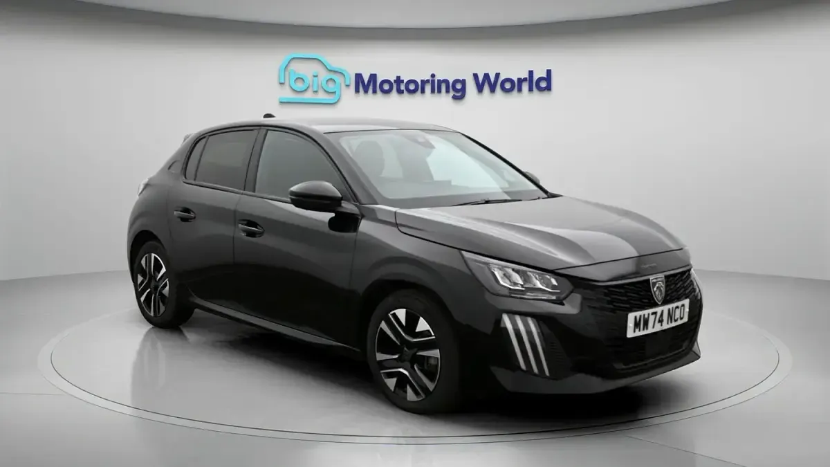 Used Peugeot 208 Allure 101 HP (74 kW) 2024 Hatchback