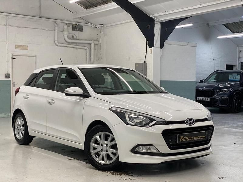 White Used 2016 Hyundai i20 SE Hatchback | £5,795 (Fair price) - Image 1/4