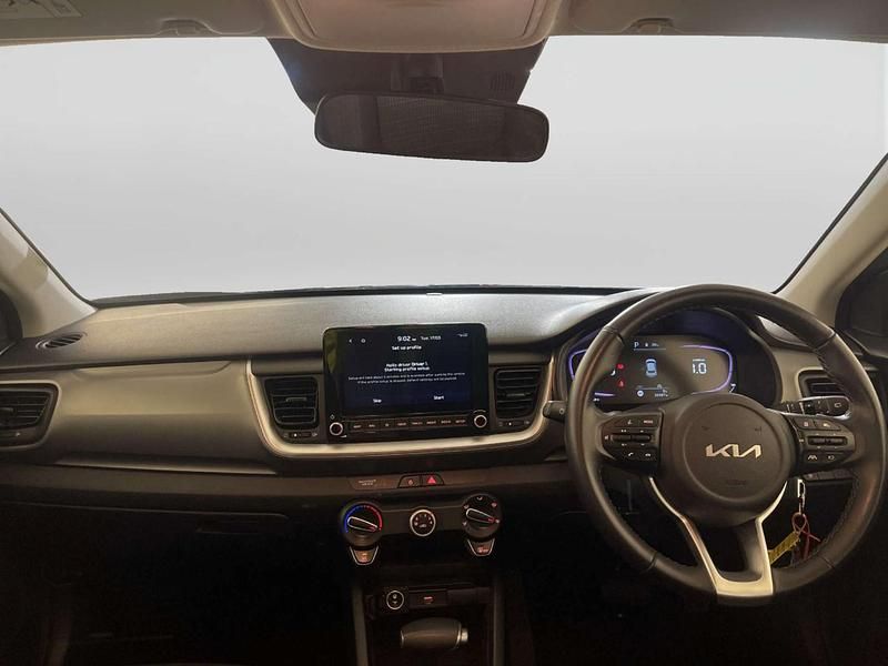 Usado Kia Stonic 98 HP (72 kW) 2025 Preto SUV