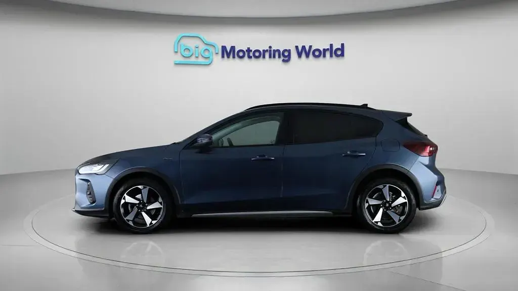 Used Ford Focus Active 125 HP (91 kW) 2023 Blue Hatchback