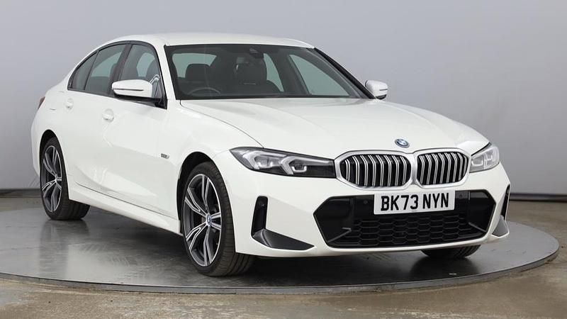 White Used 2023 BMW 330e M Sport | £28,111 (Good price) - Image 1/4