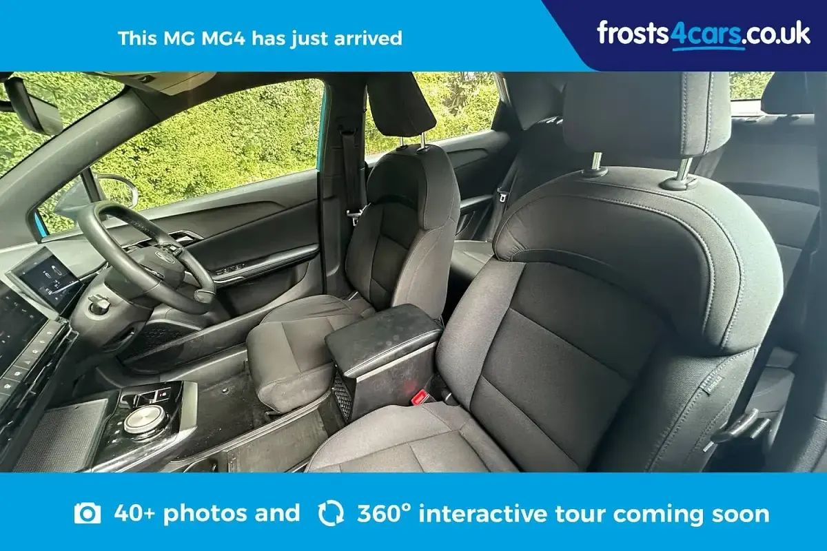 Used MG MG4 EV SE 2023 Blue Hatchback
