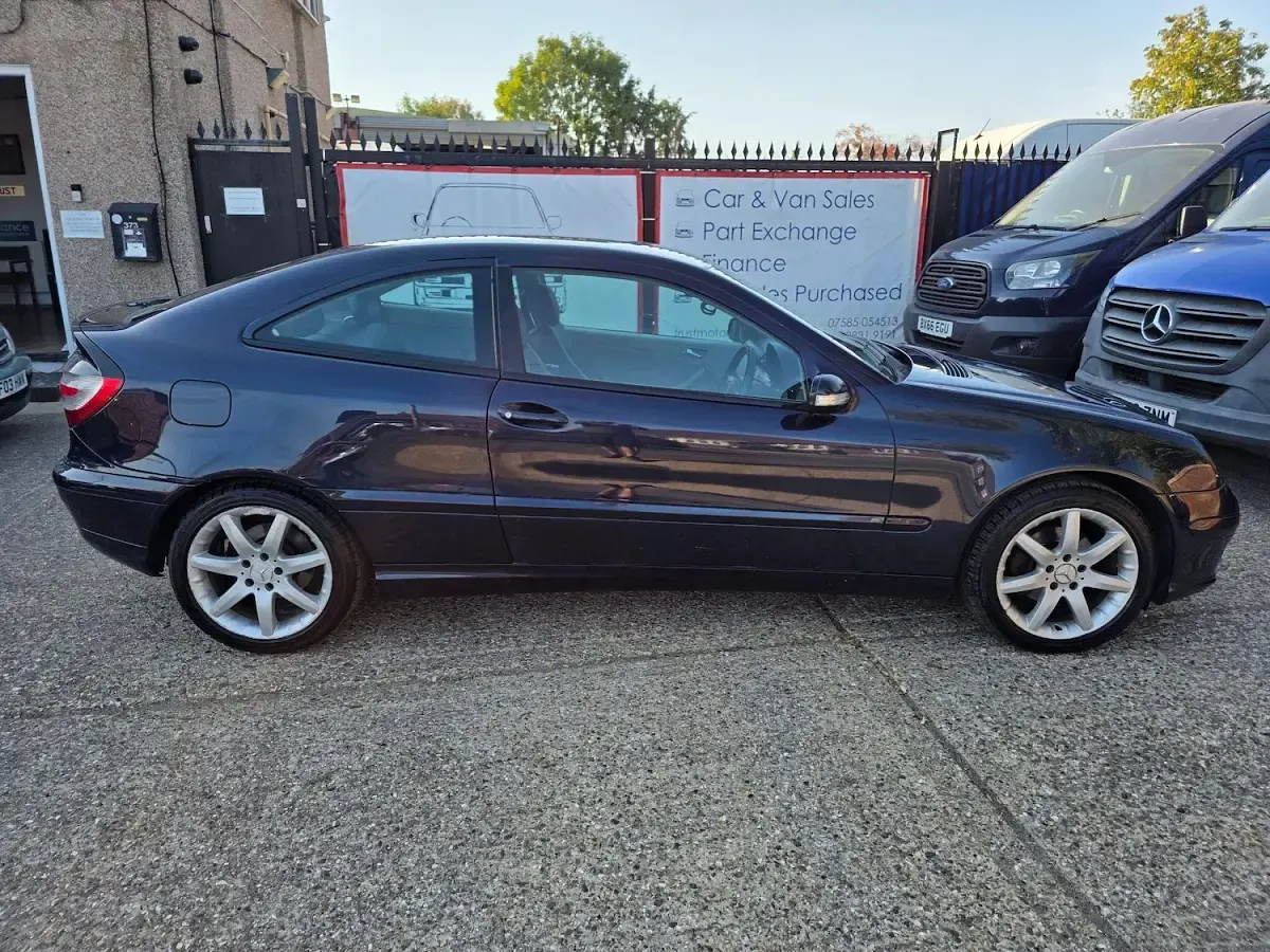 Used Mercedes C200 SE 2007 Blue Coupe