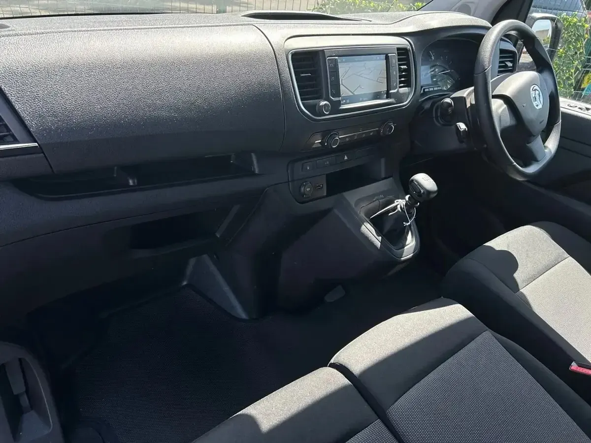 Used Vauxhall Vivaro S 120 HP (88 kW) 2023 White MPV