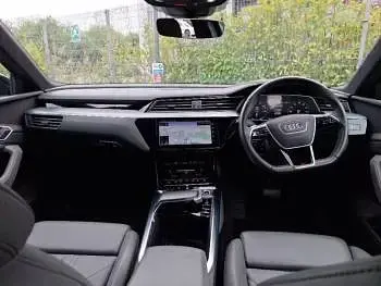 Begagnad Audi e-tron Black Edition 300 kW (408 HK) 2023 Svart SUV