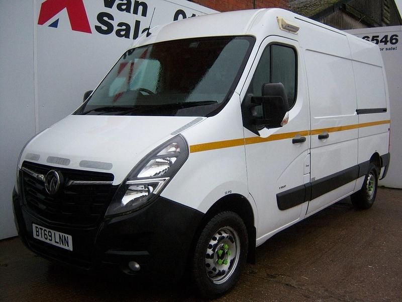 White Used 2020 Vauxhall Movano MPV | £7,695 (Good price) - Image 1/4