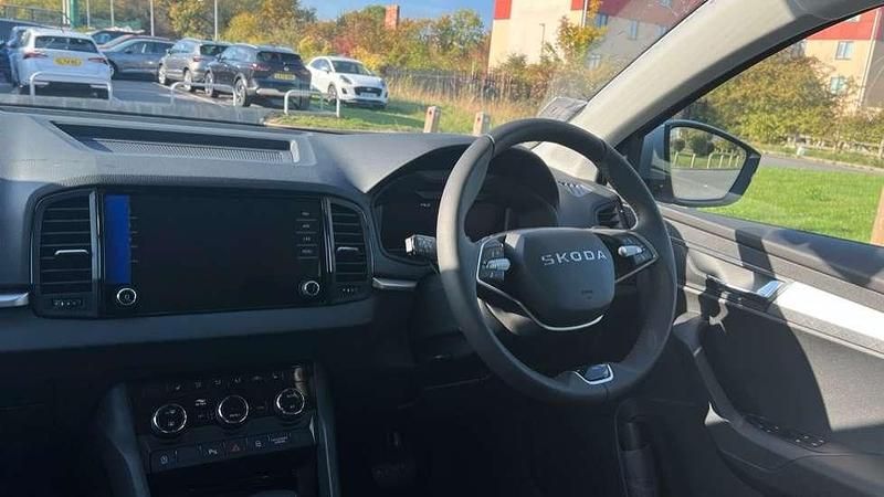 New Skoda Karoq SE 150 HP (110 kW) 2025 Brilliant silver metallic SUV