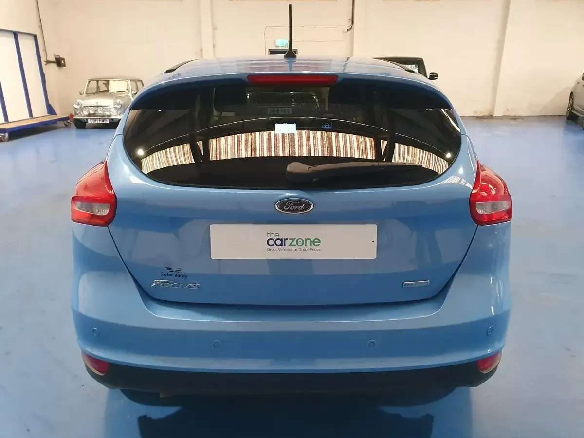 Used Ford Focus Zetec 125 HP (91 kW) 2017 Blue Hatchback