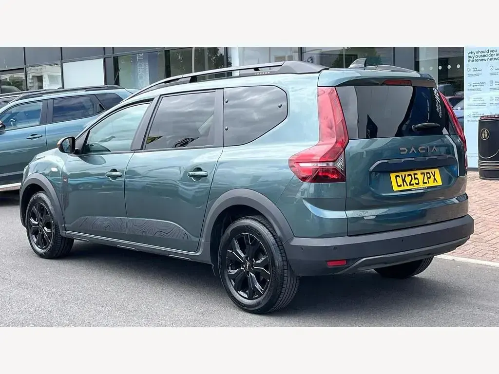 Used Dacia Jogger Extreme 2025 Green MPV