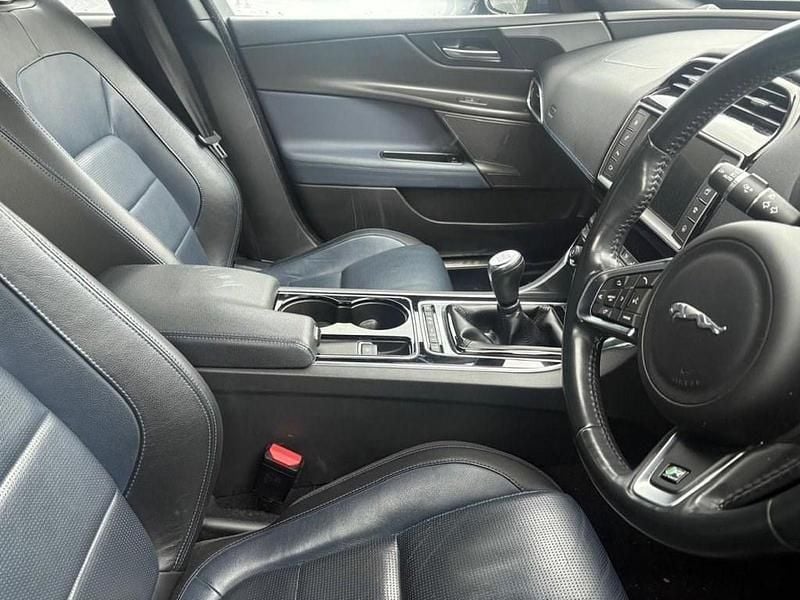 Used Jaguar XE R-Sport 180 HP (132 kW) 2016 Blue Sedan