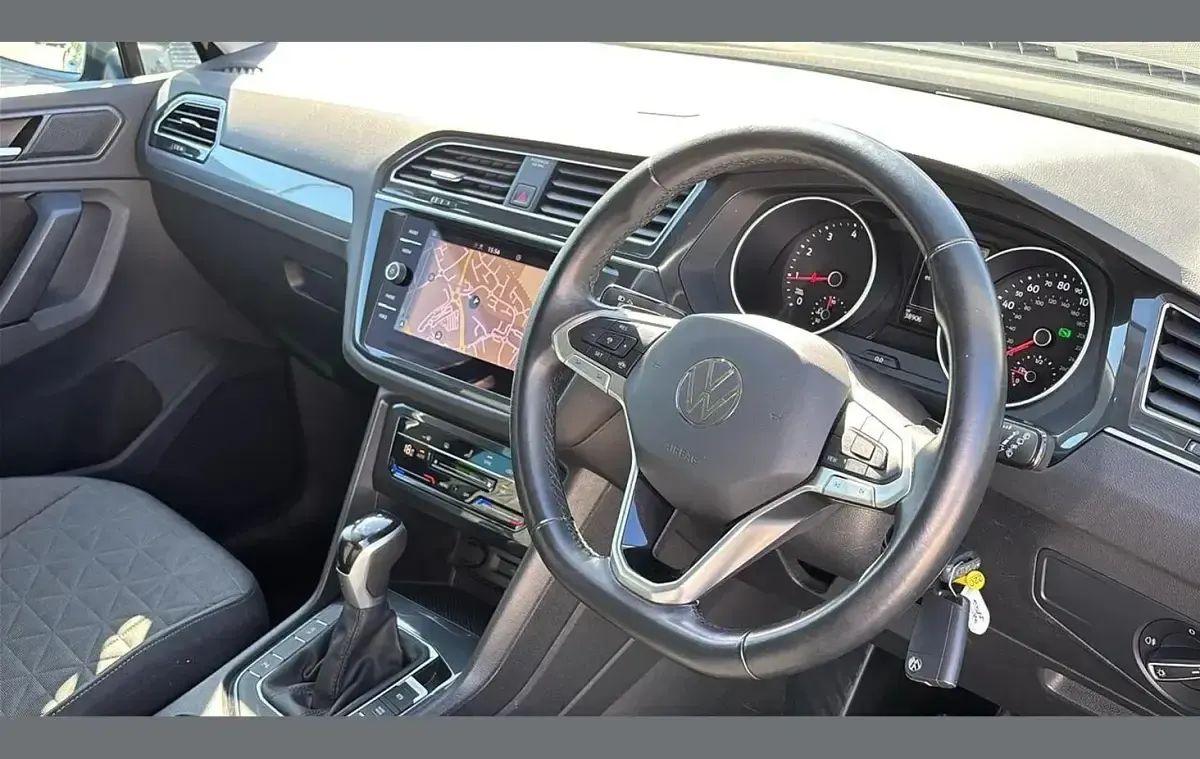 Usado VW Tiguan Life 150 HP (110 kW) 2022 Cinzento SUV