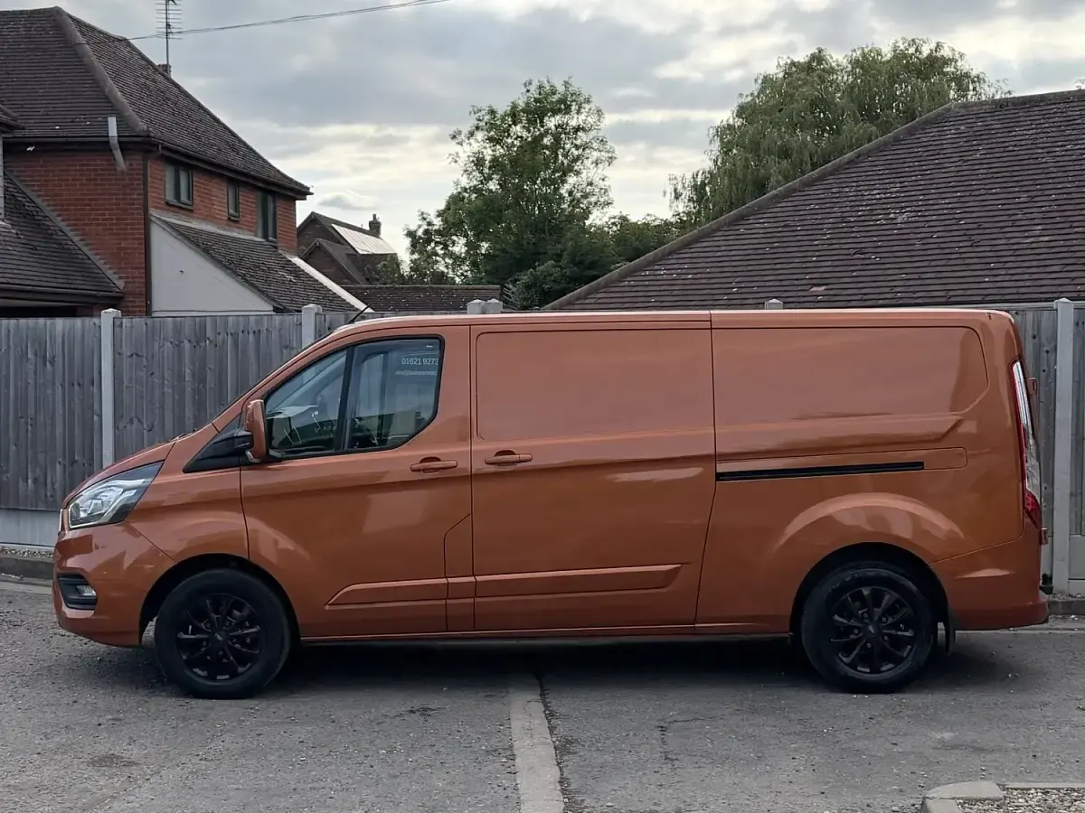 Used Ford Transit Custom Limited 130 HP (95 kW) 2019 Orange Van