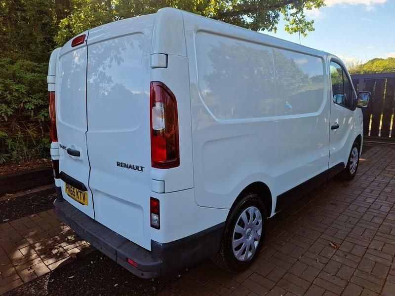 Used Renault Trafic Business 115 HP (84 kW) 2015 White MPV