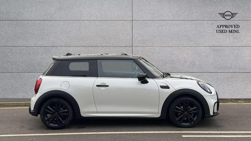 Used Mini Cooper Hatch 134 HP (98 kW) 2024 White Hatchback