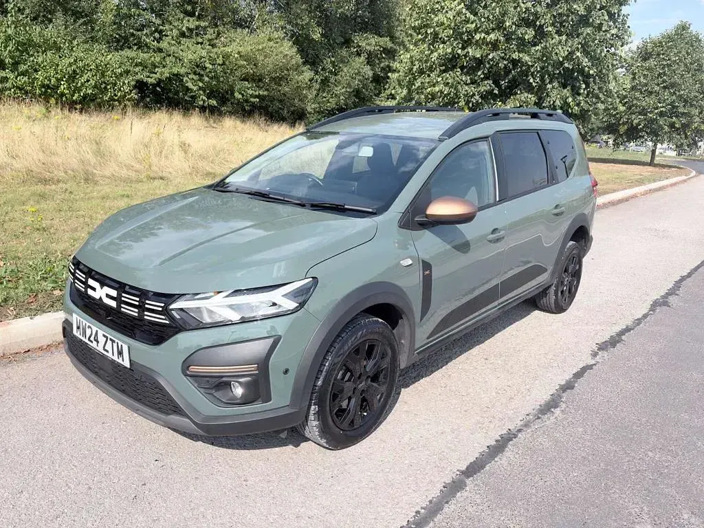 Used Dacia Jogger Extreme 109 HP (80 kW) 2024 Green MPV