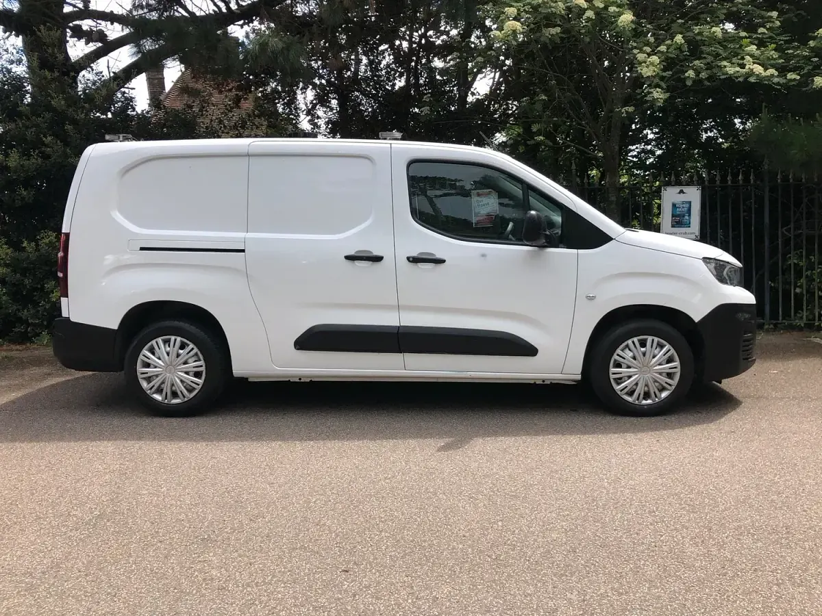 Used Peugeot Partner S 131 HP (96 kW) 2020 White MPV