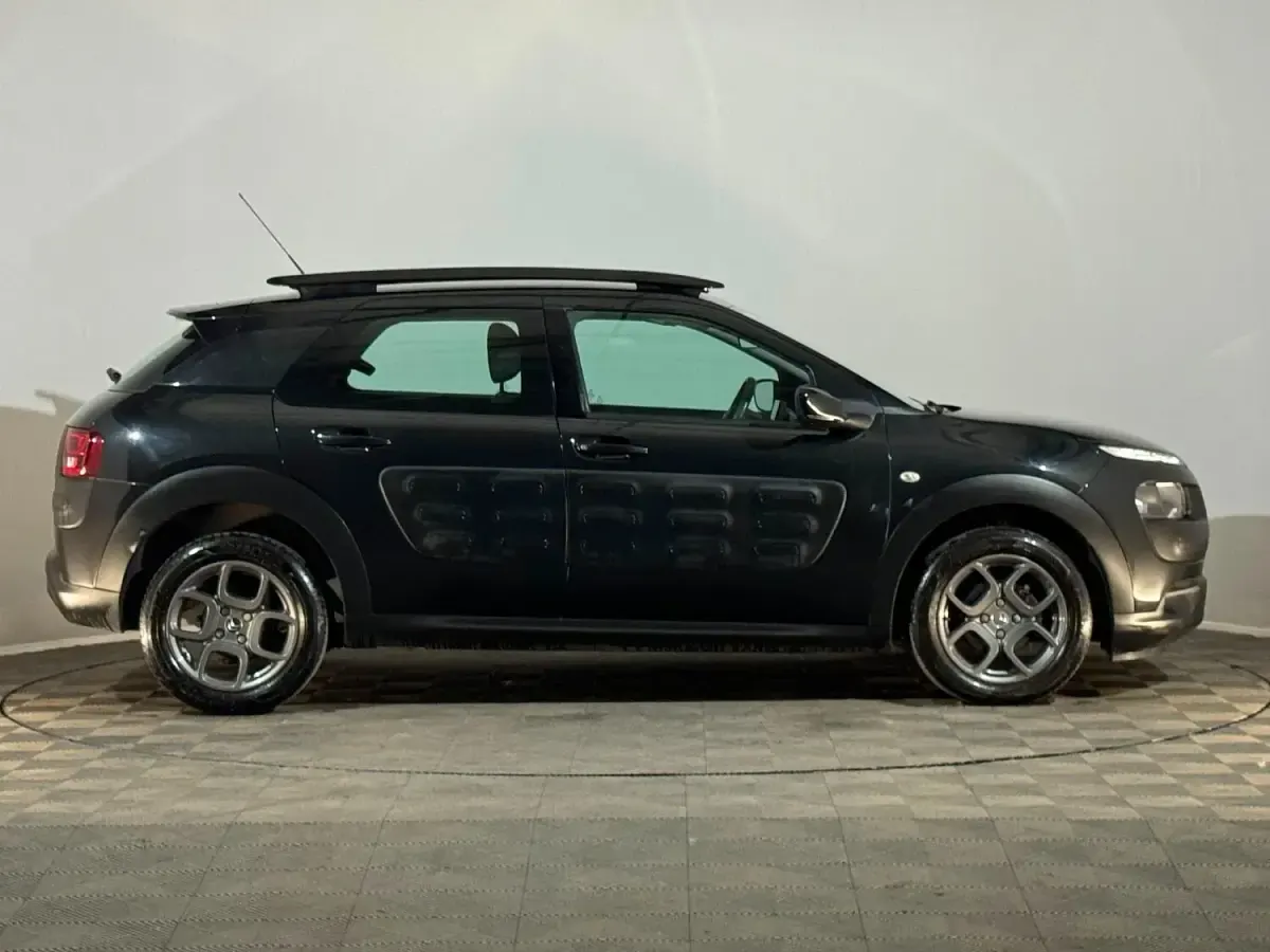 Used Citroën C4 Cactus Feel 98 HP (72 kW) 2017 Black Hatchback