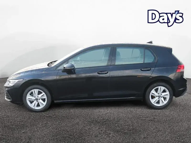 Second-hand VW Golf VIII S 115 CP (84 kW) 2022 Negru Hatchback