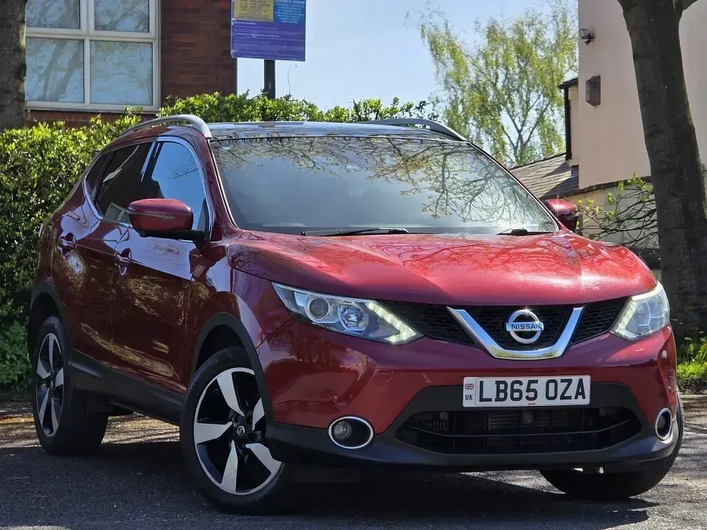 Usado Nissan Qashqai N-TEC 115 CV (84 kW) 2016 Rojo SUV