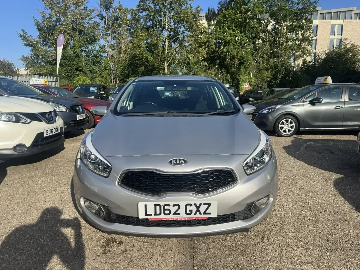 Used Kia Ceed 126 HP (92 kW) 2012 Silver Hatchback