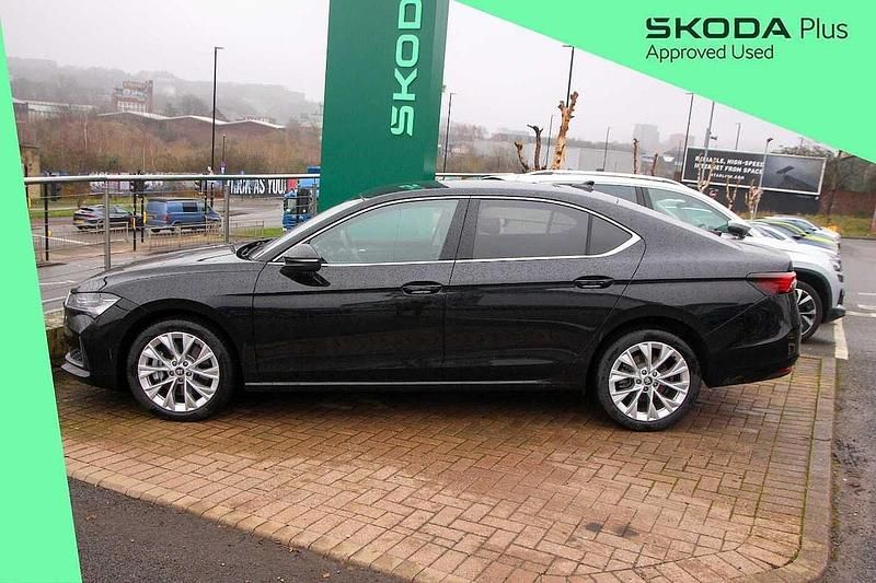 Used Skoda Superb SE L 190 HP (139 kW) 2025 Midnight black metallic Hatchback