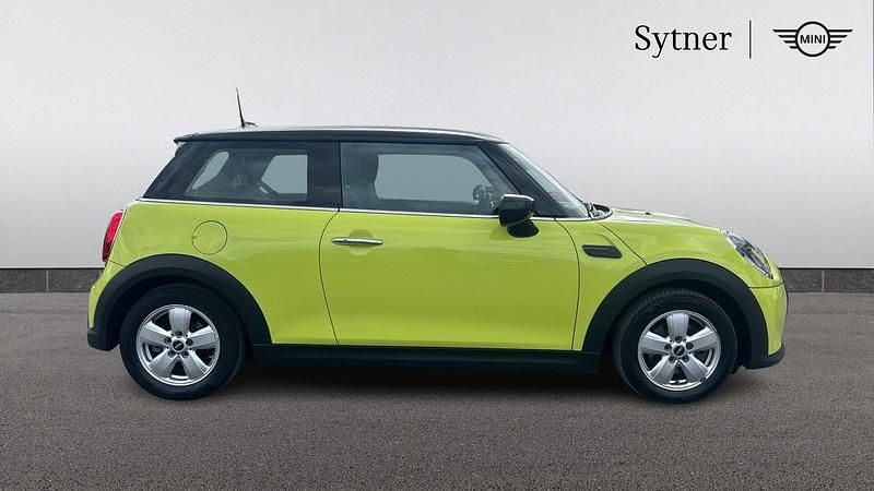 Usado Mini Cooper Classic 134 HP (98 kW) 2023 Amarelo Citadino