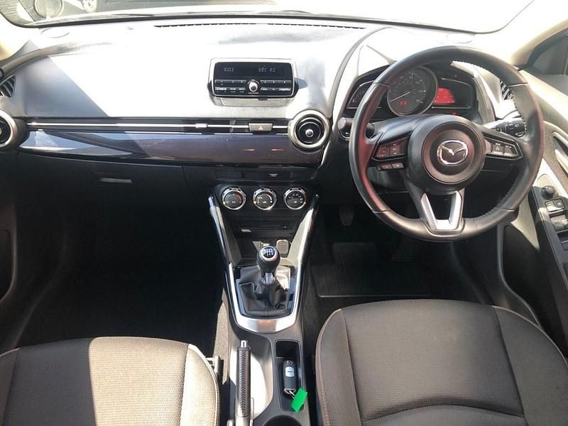 Używany Mazda 2 75 KM (55 kW) 2020 Biały Hatchback