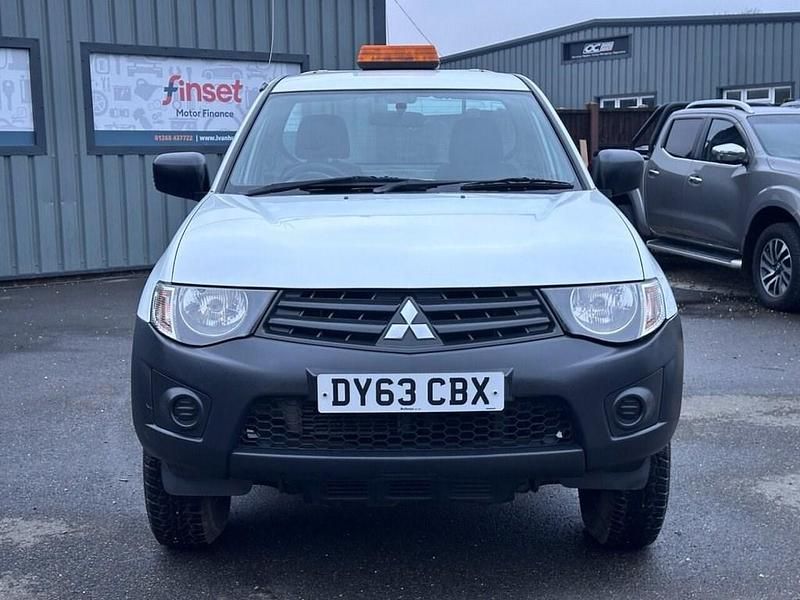Used Mitsubishi L200 134 HP (98 kW) 2013 White Pickup