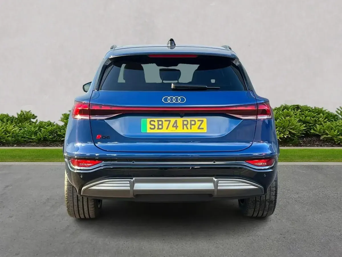 Begagnad Audi e-tron S-Line 284 kW (387 HK) 2025 Blå SUV