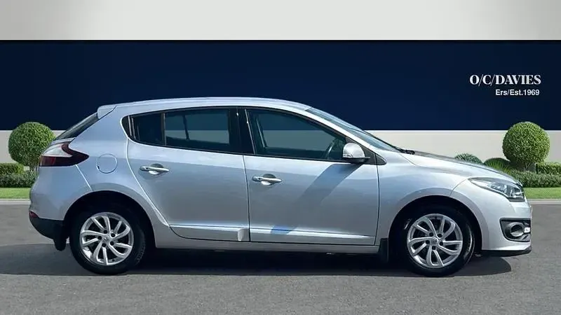 Used Renault Mégane Dynamique 110 HP (80 kW) 2015 Silver Hatchback