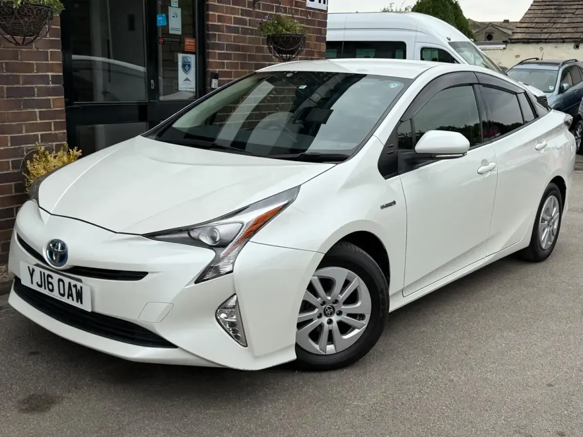 Usado Toyota Prius Active 140 CV (102 kW) 2023 Blanco Berlina