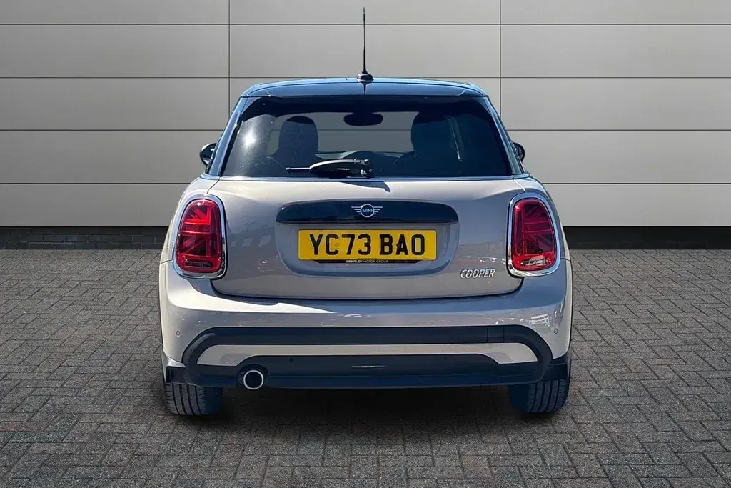 Begagnad Mini Cooper Classic 2023 Grå Halvkombi