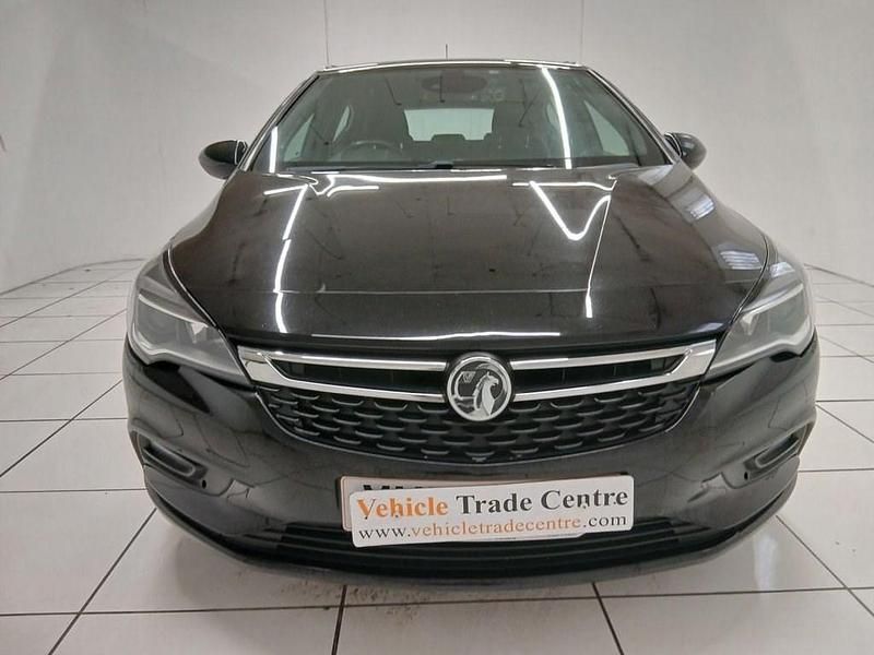 Used Vauxhall Astra SRi 100 HP (73 kW) 2018 Black Hatchback