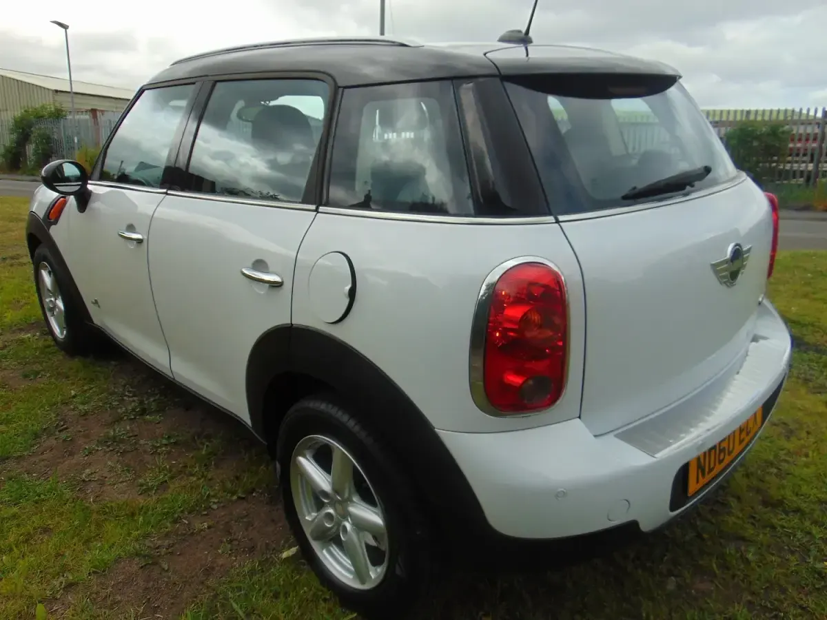 Used Mini Cooper D Countryman 112 HP (82 kW) 2010 White SUV