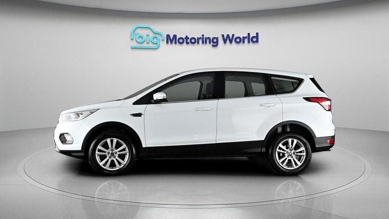 Used Ford Kuga Zetec 120 HP (88 kW) 2017 White SUV