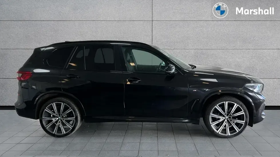 Used BMW X5 M Sport 265 HP (194 kW) 2019 Black sapphire SUV