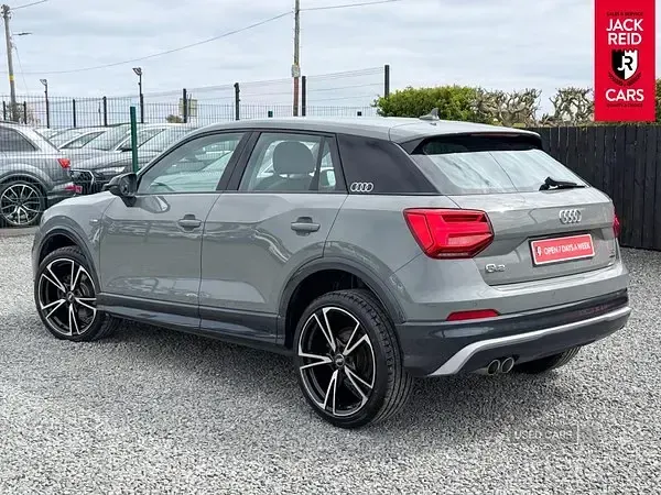 Usado Audi Q2 Design 150 CV (110 kW) 2017 Gris SUV